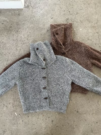 大翻領羊角扣柔軟針織外套18