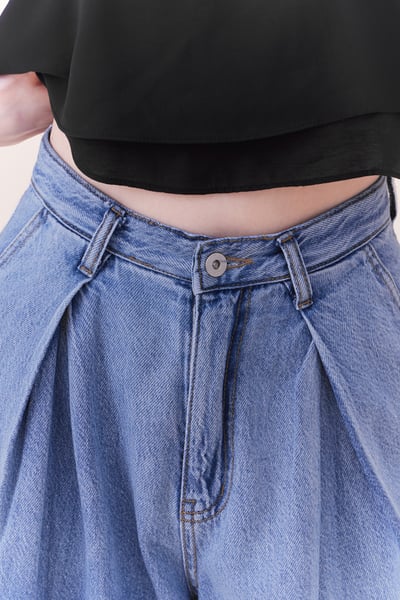 百搭打褶設計漸層牛仔寬褲9