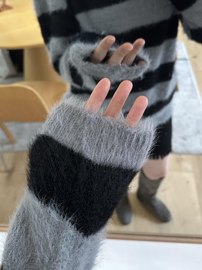 海毛質感開領條紋上衣4