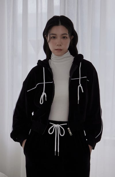 車線拼接絨面連帽外套3