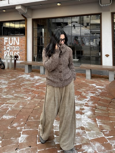 大翻領羊角扣柔軟針織外套8