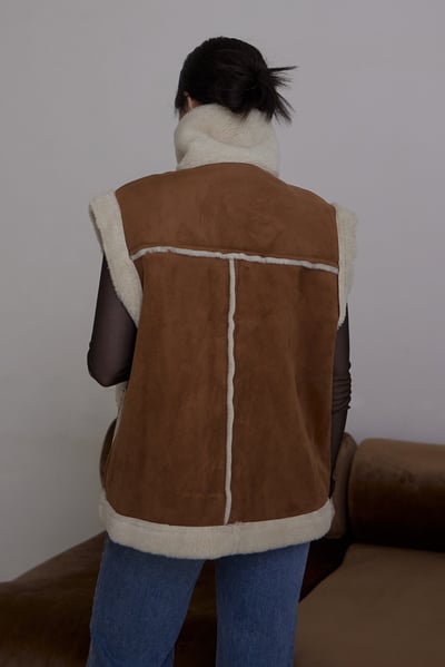 軟呼呼羊羔毛高領麂皮背心8