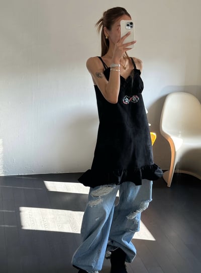 高級感刺繡絨面細肩洋裝8