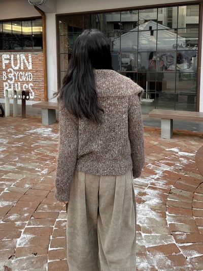 大翻領羊角扣柔軟針織外套15