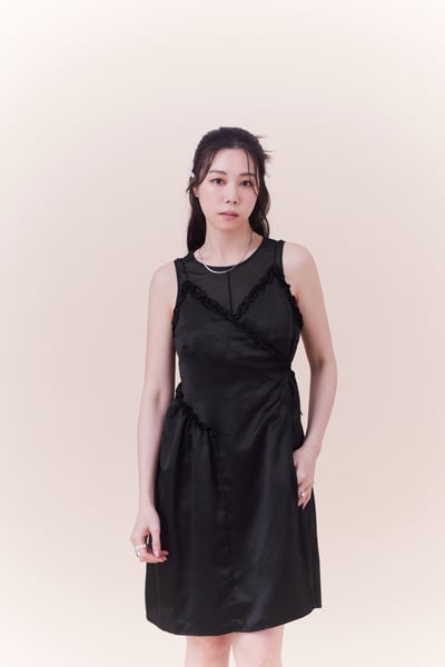 約會小女人點點緞面洋裝1