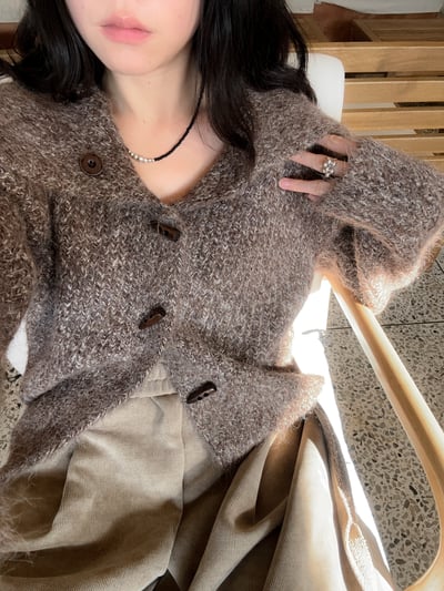 大翻領羊角扣柔軟針織外套10