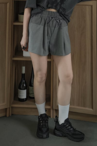 鬆緊拼接西裝條紋短褲1
