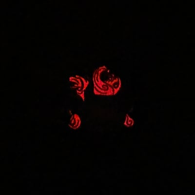 嵐猊 紅夜光金屬徽章-槍黑色2