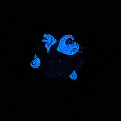 嵐猊 藍夜光金屬徽章-銀色2