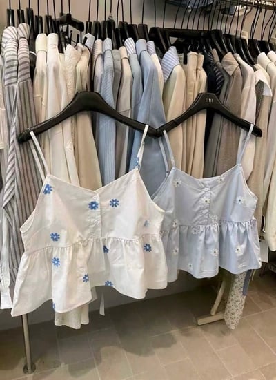 Look5排釦小花背心+直筒牛仔長褲3