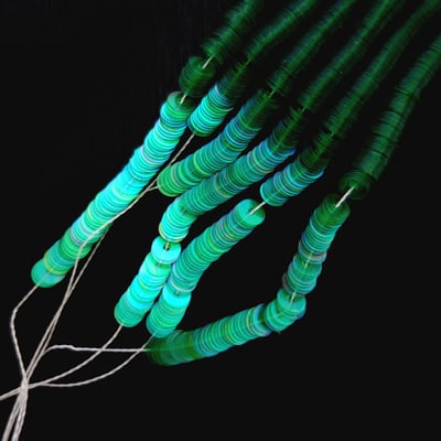 LM-Iridescent Green meadow color n° 3051-4mm3