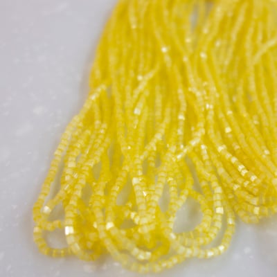 2 CUT BEADS 11°－馬卡龍10