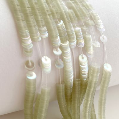 LM-Iridescent light Green color n° 3049-4mm2