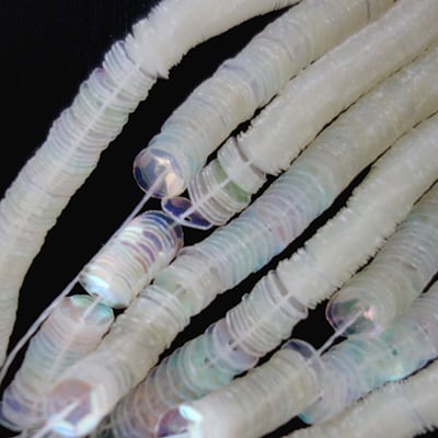 LM-Transparent iridescent slightly Ivory color n° 30022