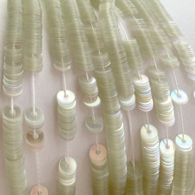 LM-Iridescent light Green color n° 3049-4mm3