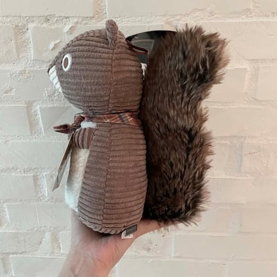 PENDLETON Plush Squirrel 擬真松鼠玩具（圓滾滾、大尾巴、小領巾）10