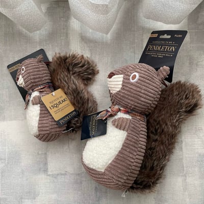 Pendleton Plush Squirrel 擬真松鼠玩具（圓滾滾、大尾巴、小領巾）1