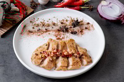 舒肥無骨雞腿排 - 辣口香蒜 160g/包│肉肉隊長│主廚特製手炒蒜蓉辣椒濃郁蒜香中帶點微微辣口│ 宵夜/備餐/低脂/野餐/露營1