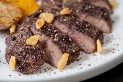 頂級舒肥牛排 - 濃郁蒜香  200g/包 / │肉肉隊長│超厚舒肥牛排 / 經典原味 / 冰鮮熟成 Choice 等級冷藏牛肉│宵夜/備餐/低脂/野餐/露營2