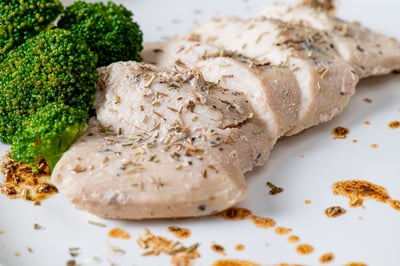 舒肥嫩雞胸-義式胡椒 180g/包│肉肉隊長│特有辛香料與義式香草創造迷人香氣 │ 宵夜/備餐/低脂/野餐/露營2