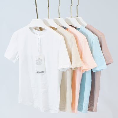 品牌嚴選-純色柔軟圓領LOVE短袖11