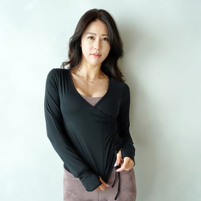 美麗飛長袖涼感抽繩短版罩衫-(耶誕紅)/(優雅白)/(寧靜黑)/(薄荷綠)8