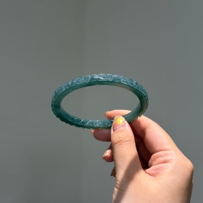 瓜料 藍水翡翠滿花雕刻方鐲636