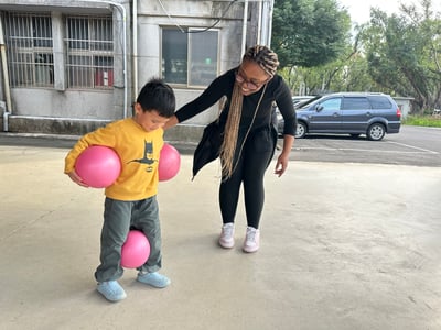 早鳥優惠！7/27-7/31 | 8/3-8/7【5-10歲｜外師全美語夏令營】陽光小將出任務：活力足球挑戰營 x 實驗 ｘ角色扮演 x 實境體驗3