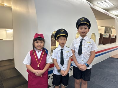 早鳥優惠！7/20-7/24 | 8/3-8/7 | 8/24-8/28【4-10歲｜外師全美語夏令營】我是小小空服員飛行任務營 x 實驗 ｘ角色扮演 x 實境體驗7
