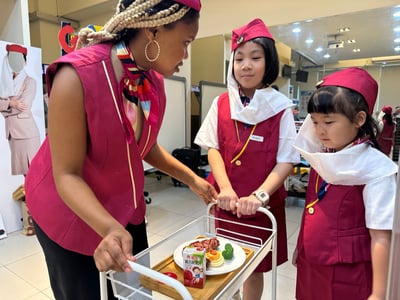 早鳥優惠！7/20-7/24 | 8/3-8/7 | 8/24-8/28【4-10歲｜外師全美語夏令營】我是小小空服員飛行任務營 x 實驗 ｘ角色扮演 x 實境體驗10