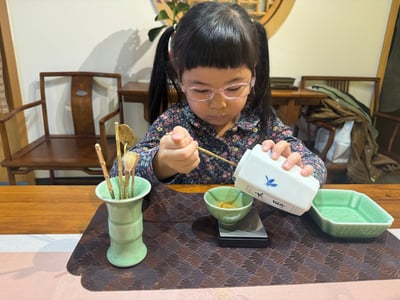 超早鳥優惠！8/3-8/7 | 8/10-8/14 | 8/17-8/21 | 8/24-8/28【5-12歲｜夏令營】小小製香師文化藝術探索營：中師授課 x 實驗 x 角色扮演 x 實境體驗8