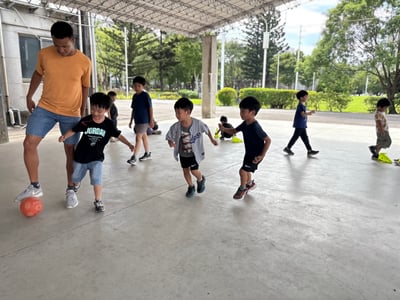 早鳥優惠！7/27-7/31 | 8/3-8/7【5-10歲｜外師全美語夏令營】陽光小將出任務：活力足球挑戰營 x 實驗 ｘ角色扮演 x 實境體驗14