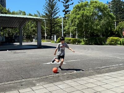 早鳥優惠！7/27-7/31 | 8/3-8/7【5-10歲｜外師全美語夏令營】陽光小將出任務：活力足球挑戰營 x 實驗 ｘ角色扮演 x 實境體驗13