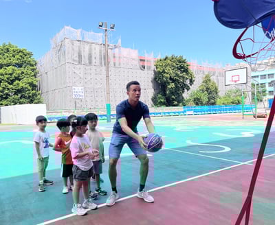 早鳥優惠！7/20-7/24 | 8/10-8/14【4-6歲6-12歲｜外師全美語夏令營】熱血小小籃球員：球場挑戰特訓營 x 實驗 ｘ角色扮演 x 實境體驗7