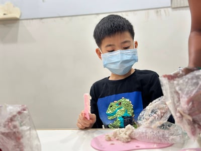 【超早鳥優惠！10/15止】4-12歲｜外師全美語冬令營｜好運開席！新春年菜料理營體驗 × 實驗 × 創意料理 × 角色扮演 × 實境體驗8