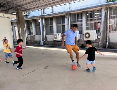 早鳥優惠！7/27-7/31 | 8/3-8/7【5-10歲｜外師全美語夏令營】陽光小將出任務：活力足球挑戰營 x 實驗 ｘ角色扮演 x 實境體驗4