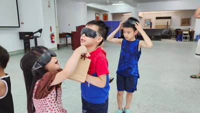 5-12歲【台灣盲人重建院】成為黑暗中的光 : 視障引導生命教育10