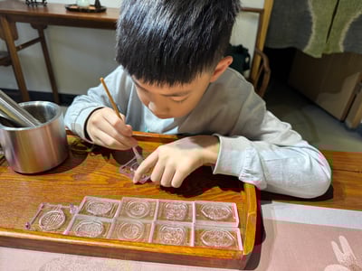 超早鳥優惠！8/3-8/7 | 8/10-8/14 | 8/17-8/21 | 8/24-8/28【5-12歲｜夏令營】小小製香師文化藝術探索營：中師授課 x 實驗 x 角色扮演 x 實境體驗10