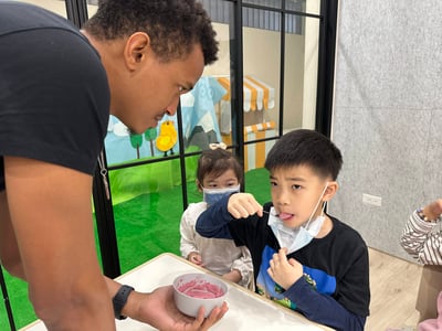 【超早鳥優惠！10/15止】4-12歲｜外師全美語冬令營｜喜氣洋洋新春科學冒險營：實驗 × 烘焙 × 角色扮演 × 實境體驗10