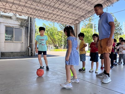 早鳥優惠！7/27-7/31 | 8/3-8/7【5-10歲｜外師全美語夏令營】陽光小將出任務：活力足球挑戰營 x 實驗 ｘ角色扮演 x 實境體驗9