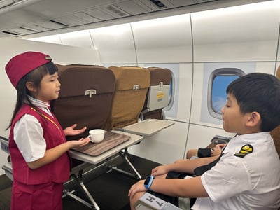 早鳥優惠！7/20-7/24 | 8/3-8/7 | 8/24-8/28【4-10歲｜外師全美語夏令營】我是小小空服員飛行任務營 x 實驗 ｘ角色扮演 x 實境體驗6