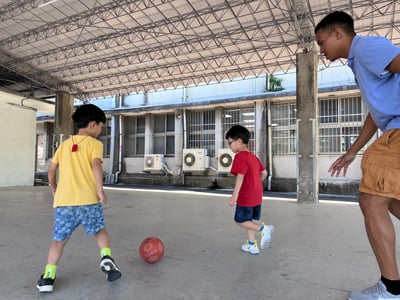 早鳥優惠！7/27-7/31 | 8/3-8/7【5-10歲｜外師全美語夏令營】陽光小將出任務：活力足球挑戰營 x 實驗 ｘ角色扮演 x 實境體驗8