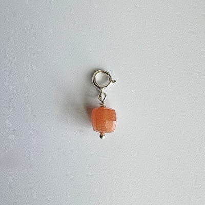 Sunlit Whispers 墜飾1