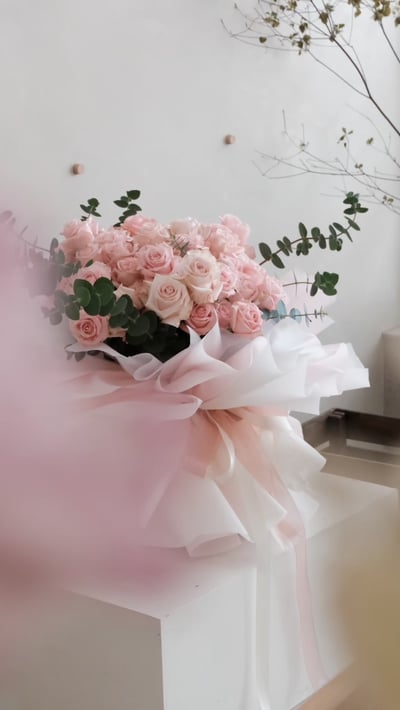52朵玫瑰巨型花束4