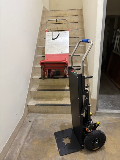 【老虎機器進料】專營民宅進退料、機器進料，專業承包工程進退料，砂包、建材、爬樓機、爬梯機、搬運機6