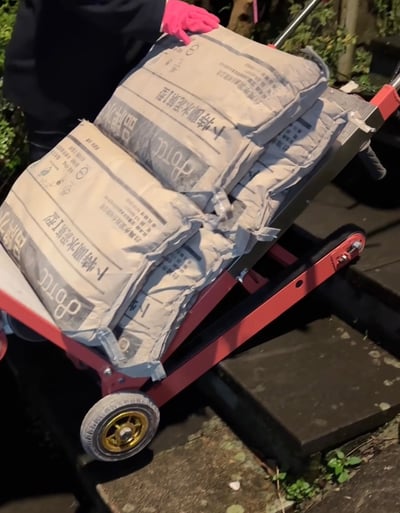 【老虎機器進料】專營民宅進退料、機器進料，專業承包工程進退料，工廠直營、販售各式建材   紅磚、水泥、砂包、磁磚 機器幫您爬樓梯搬運上樓10