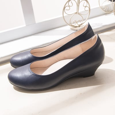 karine(MIT台灣製)全真皮圓頭素面楔型鞋-深藍色1