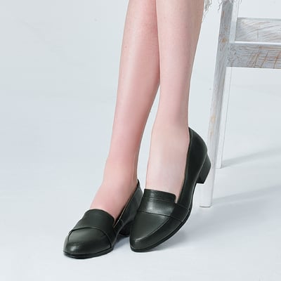 karine(MIT台灣製)全真皮素面低跟樂福鞋-橄欖綠5