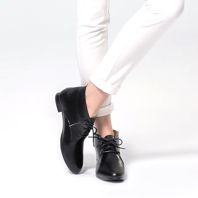 karine(MIT台灣製)全真皮經典綁帶德比短靴-黑色8