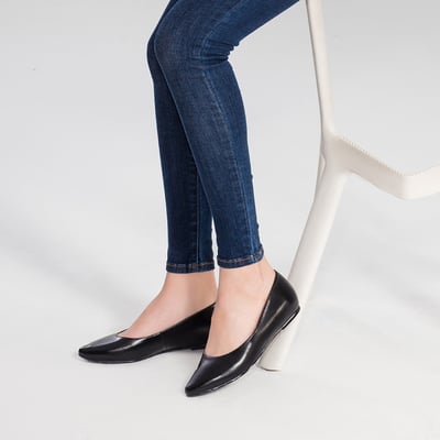 karine(MIT台灣製)全真皮尖頭內增高楔型鞋-黑色4